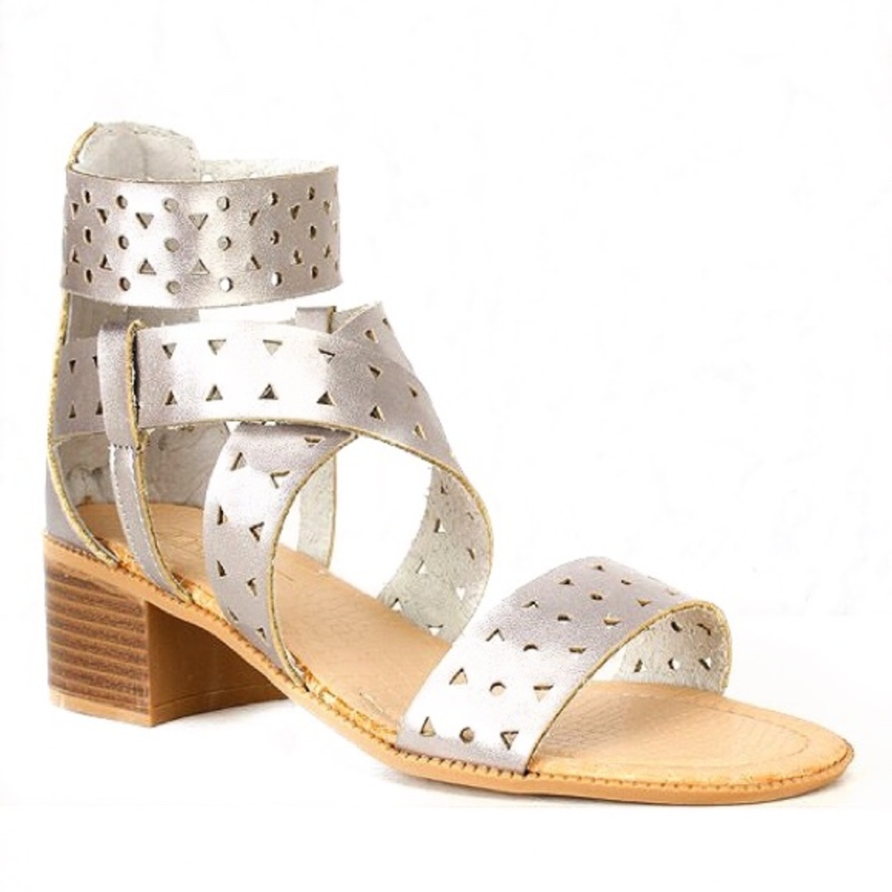 LAST ONE‼️S/5.5 - Silver Cut-out Sandals! 💿 - Picture 8 of 8